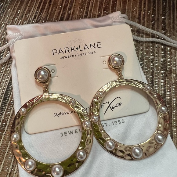 ☘️Park Lane Angel Earrings - Picture 2 of 2